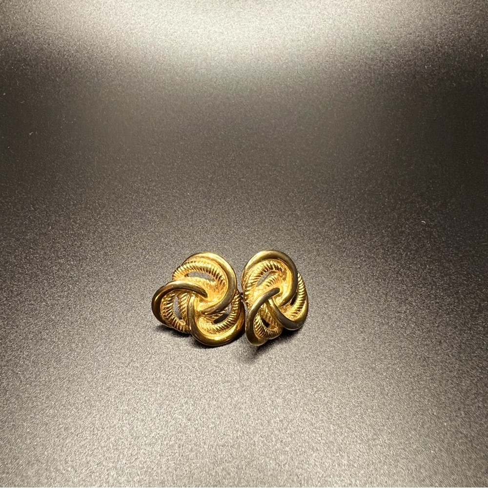 Beautiful, vintage, Trifari earrings, gold tone